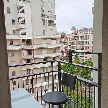 Apartment Lumineux Courbevoie